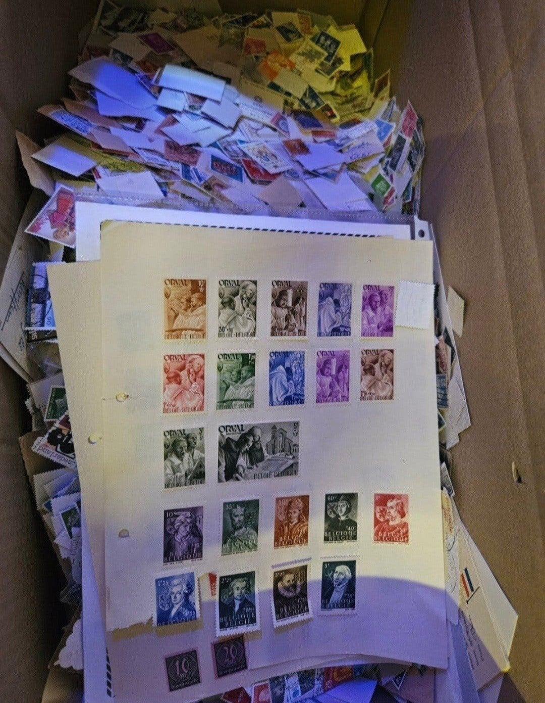 doos met postzegels, Ophalen