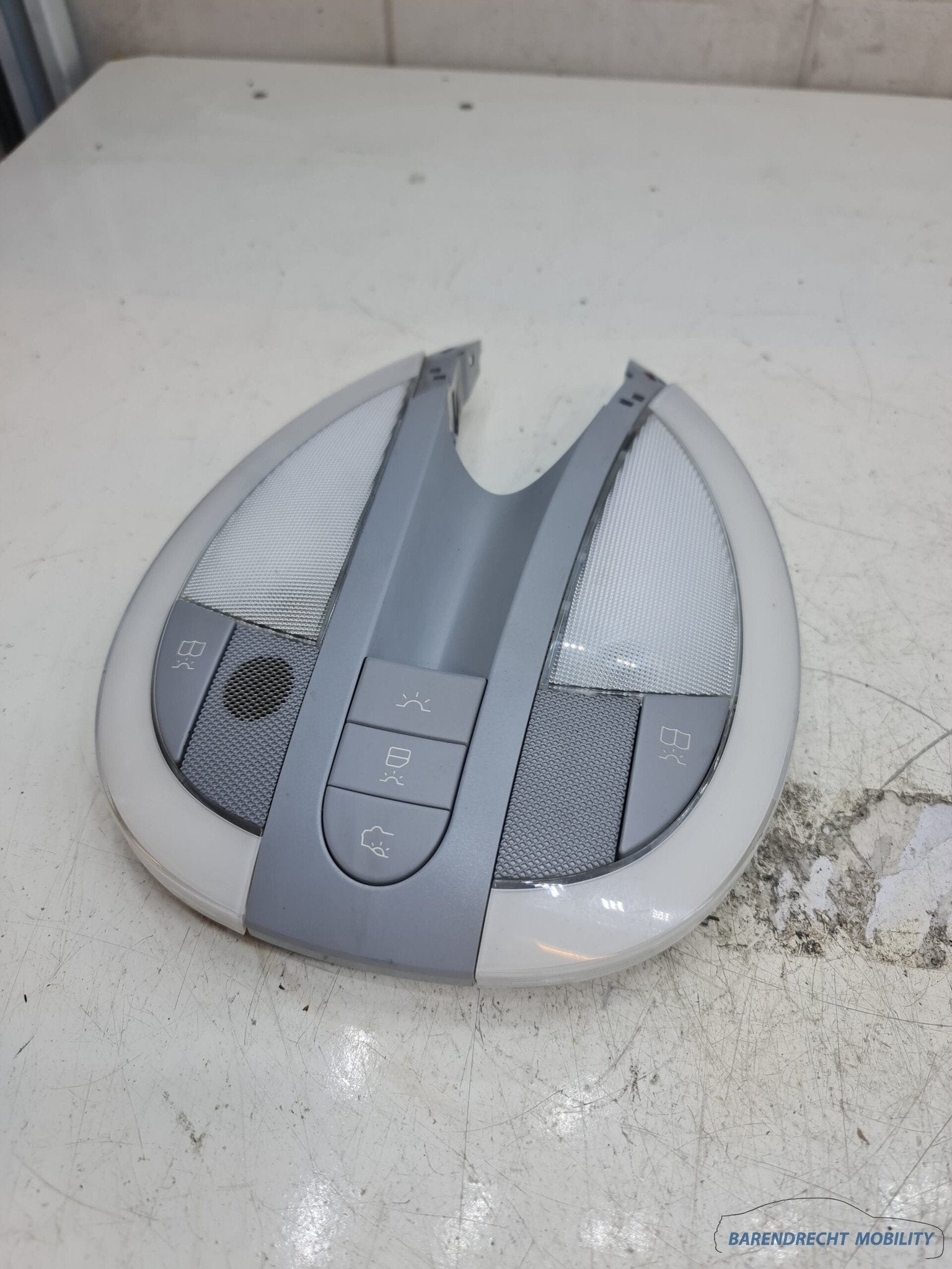 Binnenverlichting E klasse W211 Mercedes A2118205301 origine, Gebruikt, Mercedes-Benz AG, Mercedes-Benz, Mercedesstrasse 120
70372  Stuttgart, DE