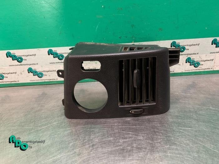 Grille aération tableau de bord d'un Mercedes Sprinter (Spr, Autos : Pièces & Accessoires, Tableau de bord & Interrupteurs, 3 mois de garantie