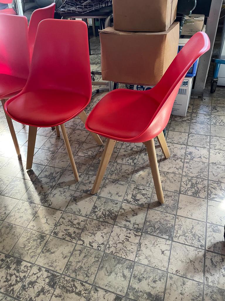 4 chaises de salle à manger design rouges avec pieds en bois, Rouge, Design, Comme neuf, Quatre