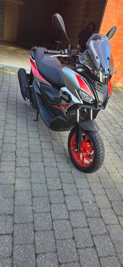 Aprilia SR GT 125, Vélos & Vélomoteurs