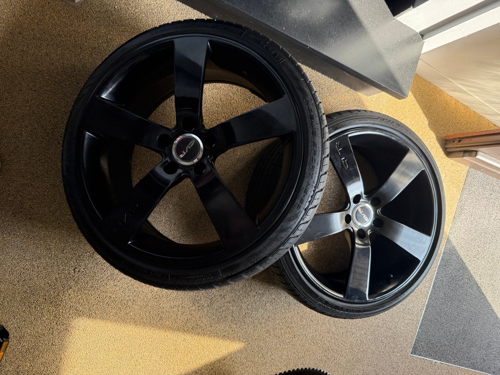 CVR 19 inch velgen 8.5J met banden – set van 4, Gebruikt, 235 mm, Band(en), Personenwagen