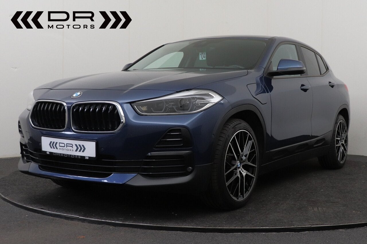 BMW X2 25e A xDRIVE HYBRID - LEDER - CAMERA - HEAD UP - VER, Bedrijf, 5 zetels, 5 deurs, Hybride Elektrisch/Benzine