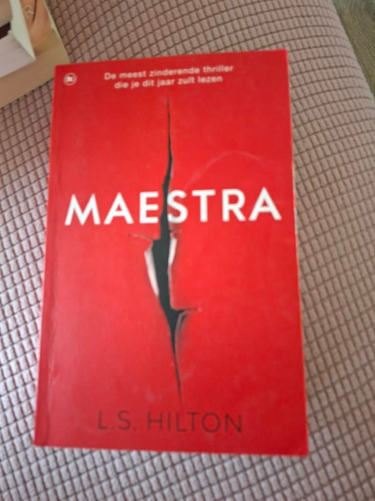 Lisa Hilton - Maestra, Enlèvement ou Envoi, Lisa Hilton