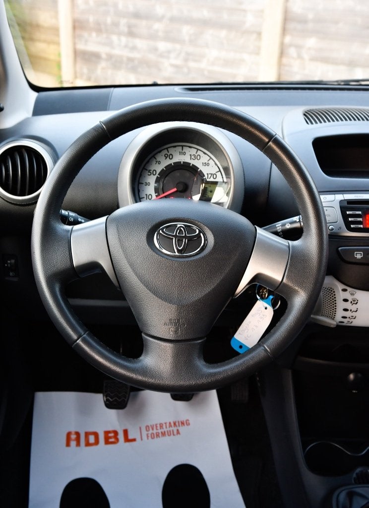 Toyota Aygo 1.0i *LED*, Autos, Rouge, Achat, Entreprise, Garantie prolongée