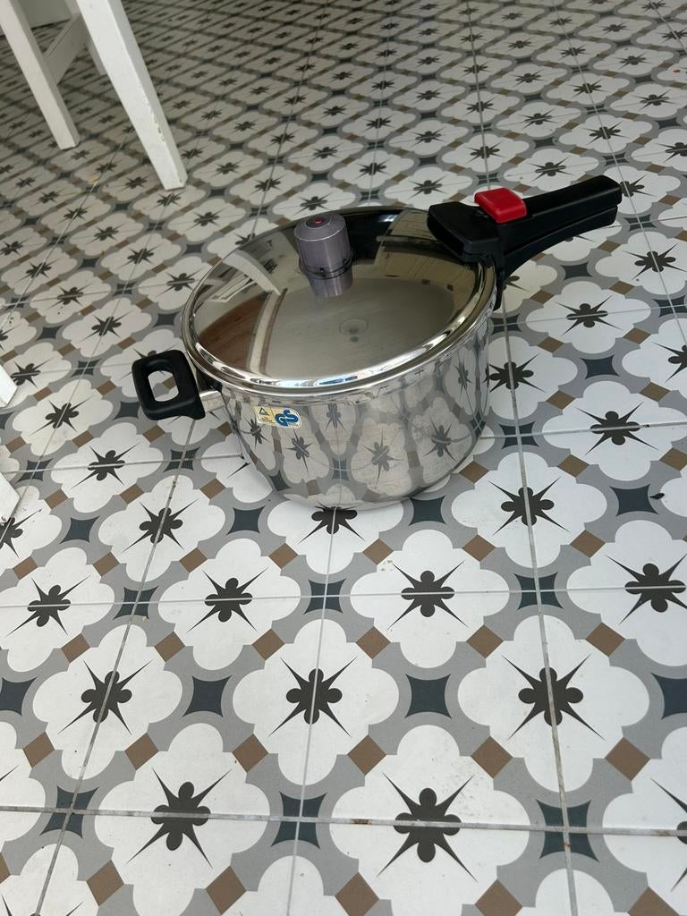 Cocotte minute 8L demeyere gaz induction inox 18/10, Maison & Meubles, Cuisine | Casseroles & Poêles, Enlèvement, Comme neuf, Inox