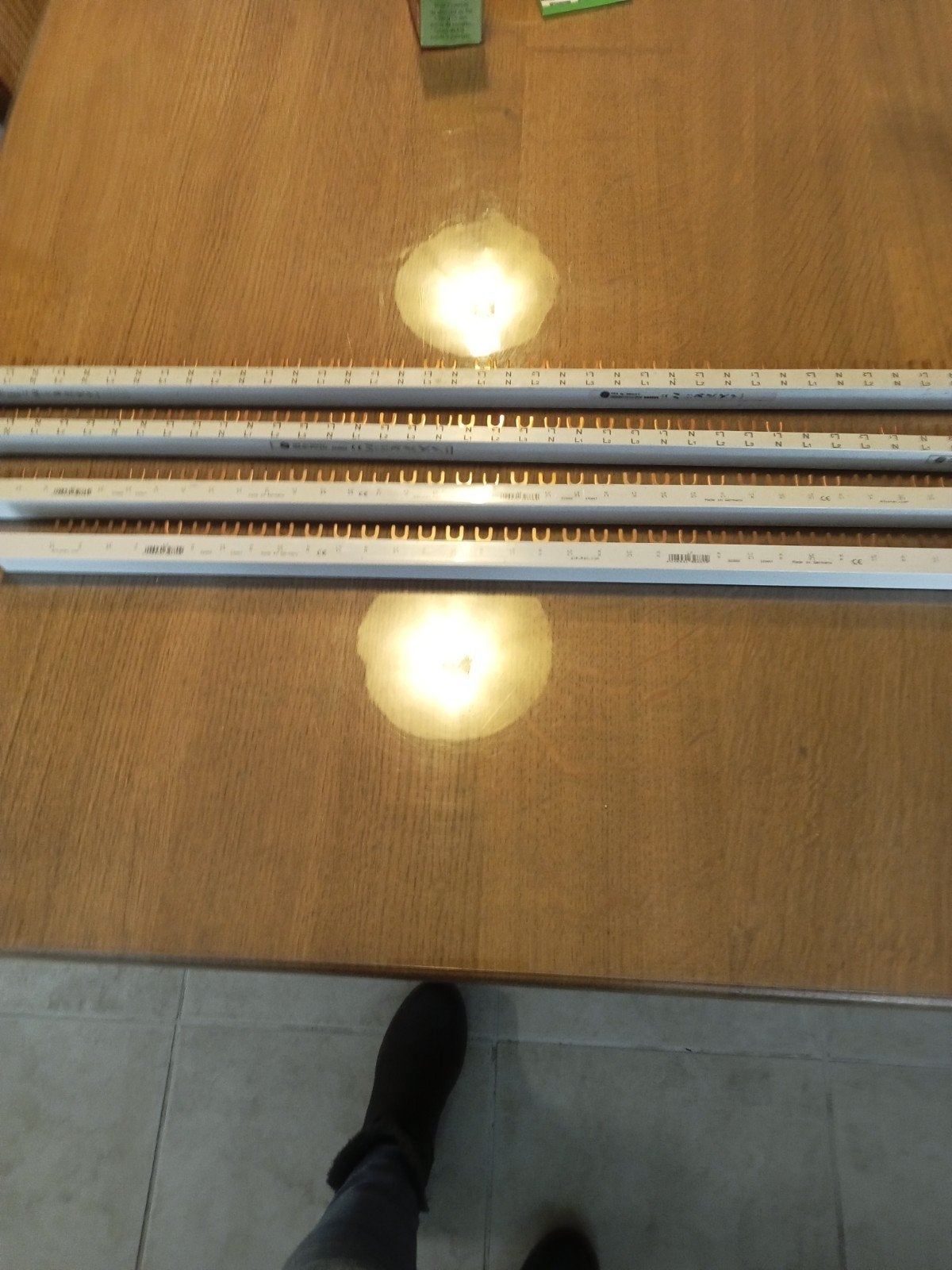 Kamgeleiders voor stroomkas 4 stuks 2 van 77 CM 1 van 71 en, Doe-het-zelf en Bouw, Elektriciteit en Kabels, Ophalen
