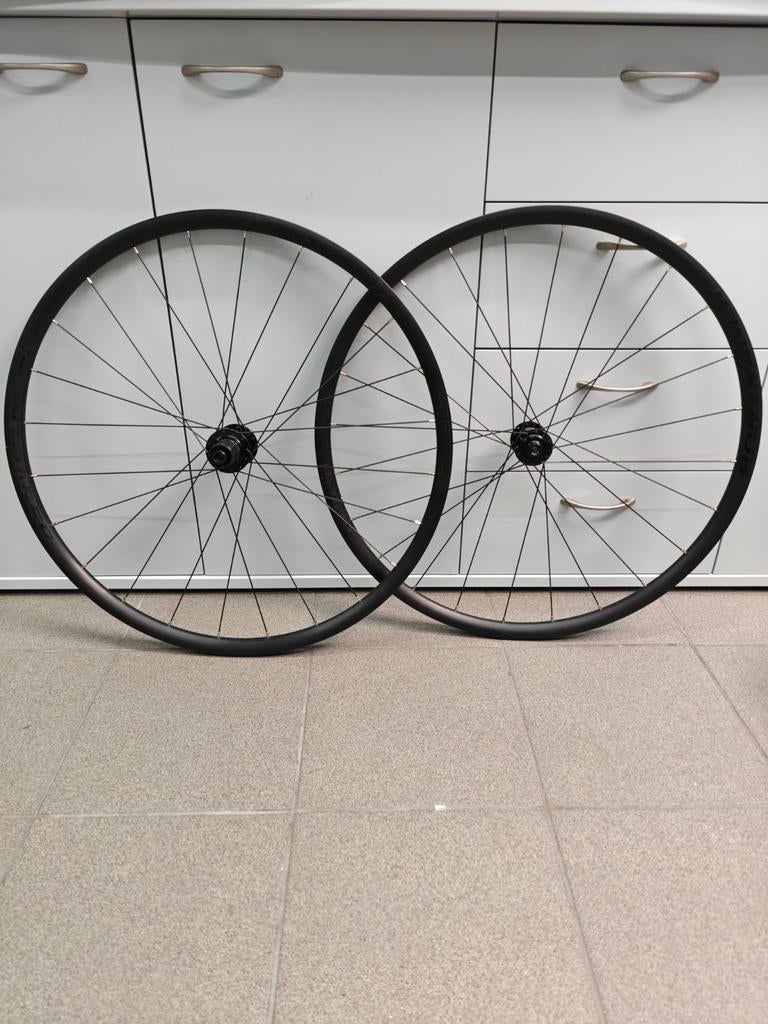 Bontrager Paradigm SL disc wielset, Vélos & Vélomoteurs, Vélos Pièces, Comme neuf, Roue, Aluminium, Racefiets, Enlèvement ou Envoi
