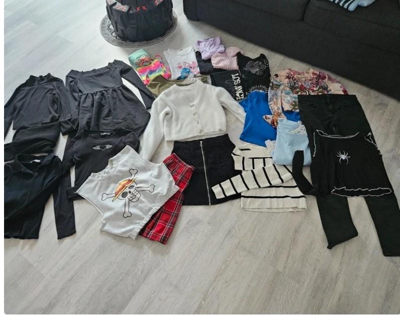 Lot de vêtements fille 12-13 ans, Enfants & Bébés, Pantalon, C&A, Enlèvement ou Envoi, Comme neuf