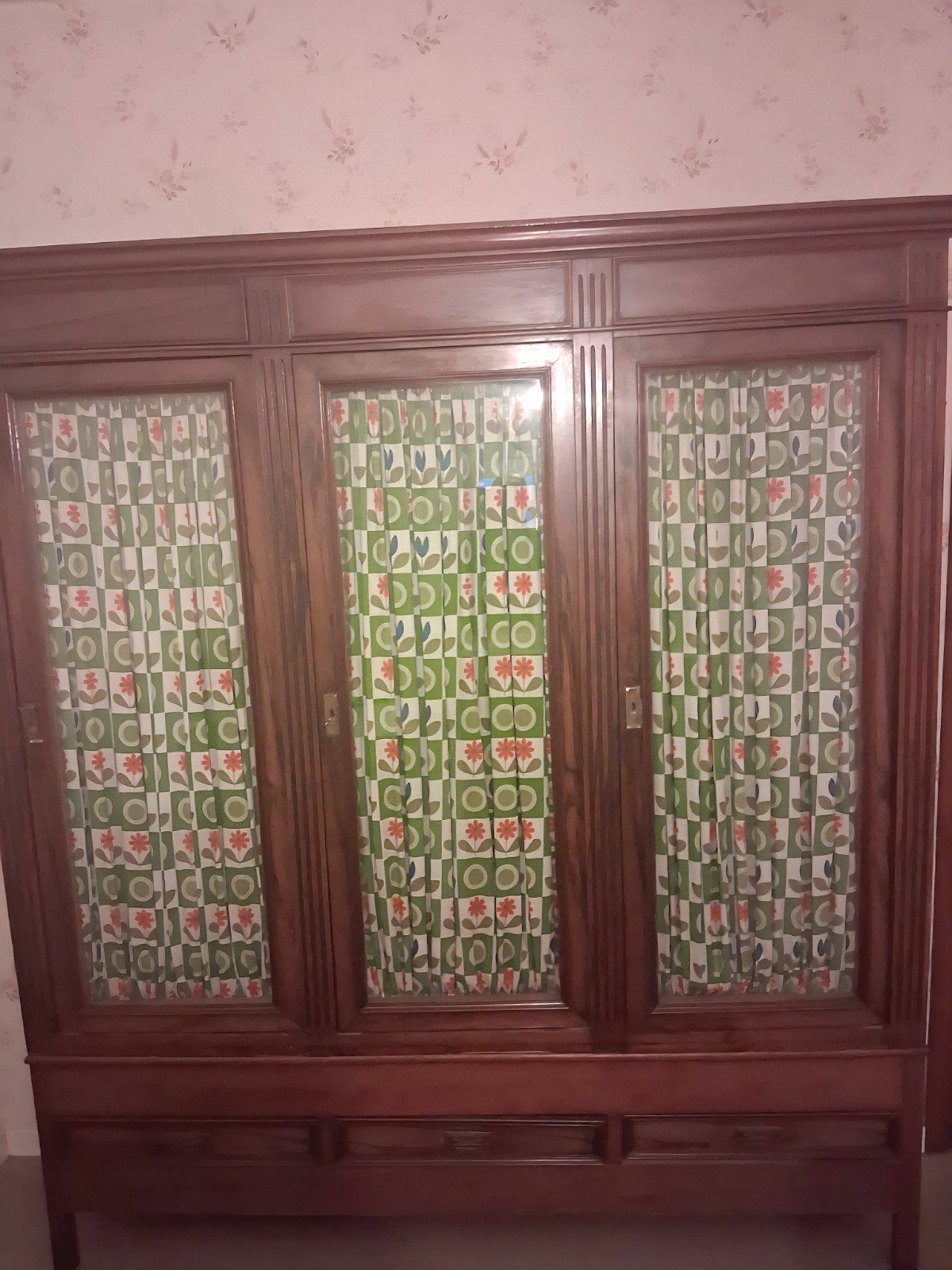 Grote oude houten boekenkast / vitrinekast, Ophalen