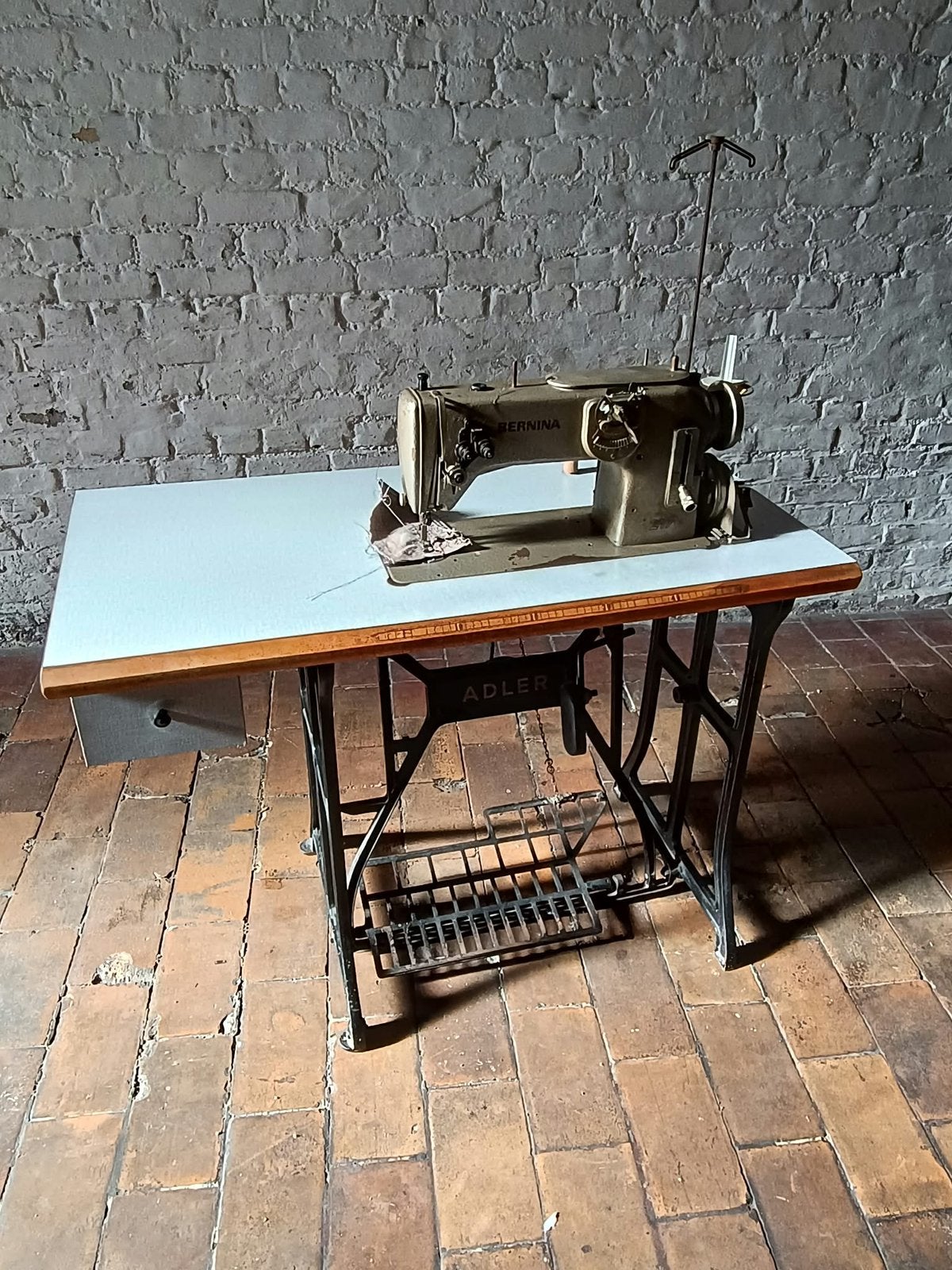 BERNINA 217 industriële naaimachine, Ophalen