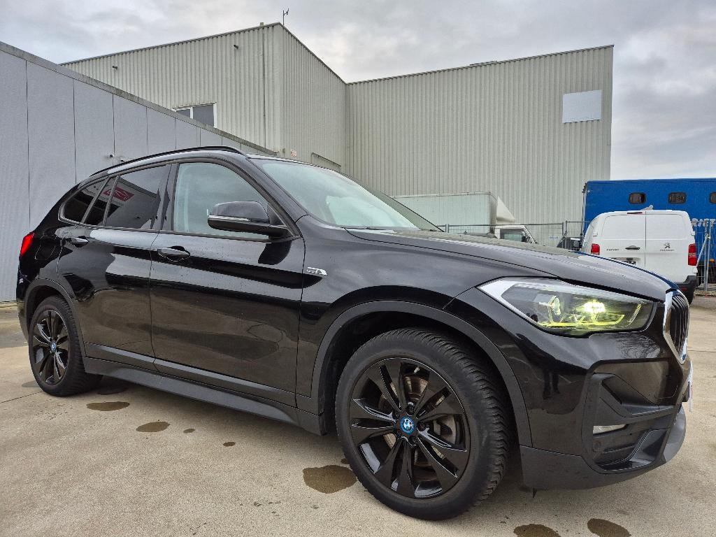 BMW X1 PHEV 1.5iA xDrive25e // 4WD // HYBRID // 2022 !!, Auto's, BMW, Parkeerassistent, Leder, Bedrijf, 5 zetels