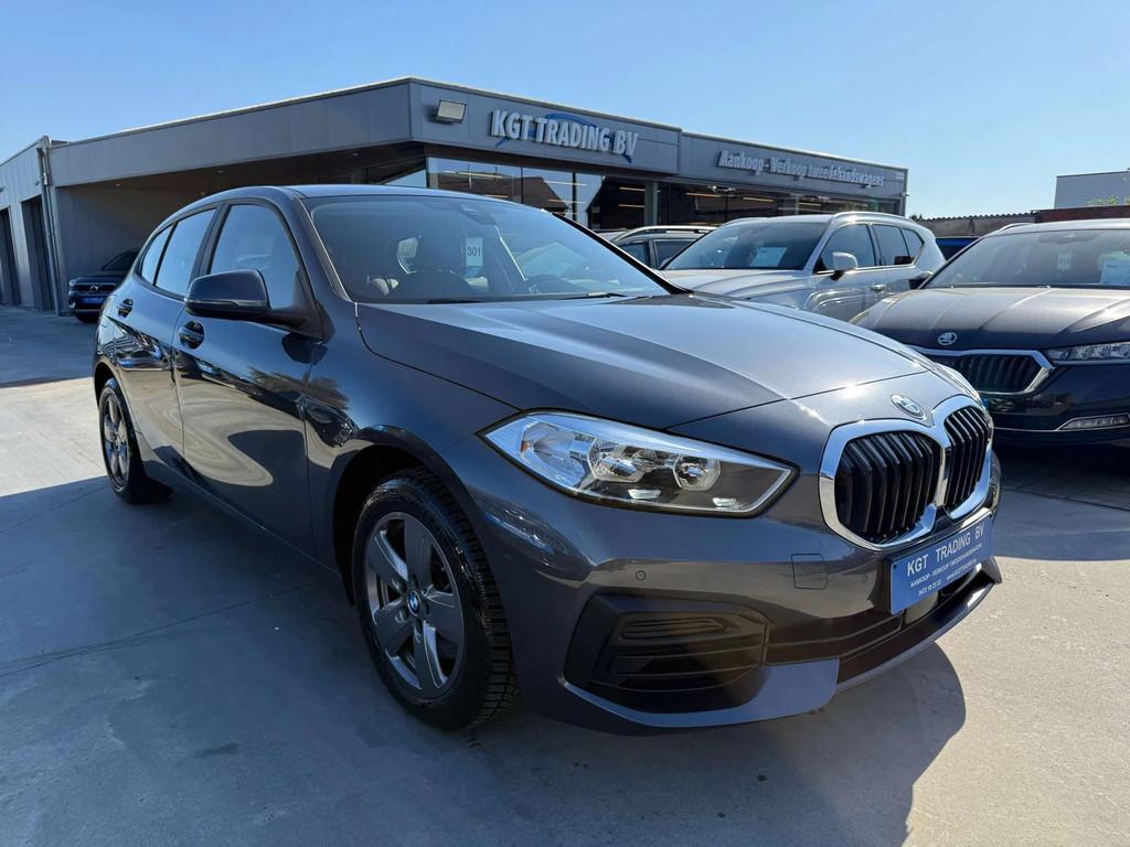 BMW 1 Serie 118 i 140PK NAVIGATIE CARPLAY PDC BLUETOOTH LED, Autos, BMW, Argent ou Gris, Achat, Euro 6, Entreprise