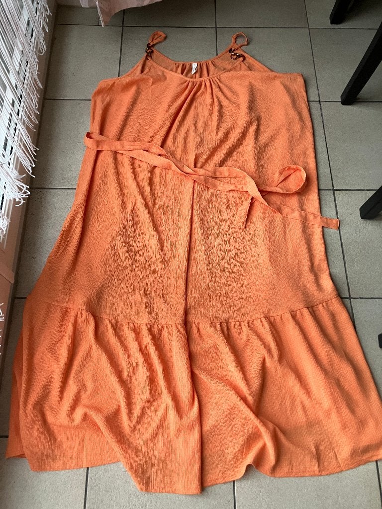 Nieuwe lange oranje jurk - Maat 50 / 52, Kleding | Dames, Ophalen of Verzenden, Nieuw, Oranje, Jurk