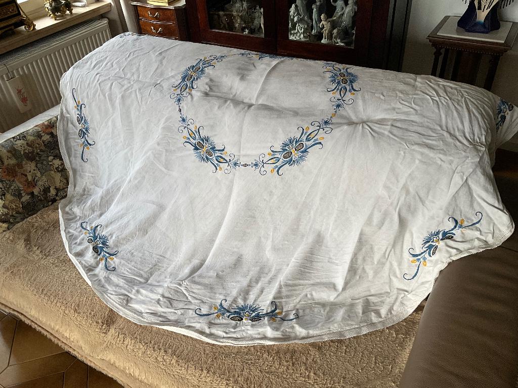 Geborduurd tafelkleed rond, Ophalen of Verzenden, Gebruikt, Rond