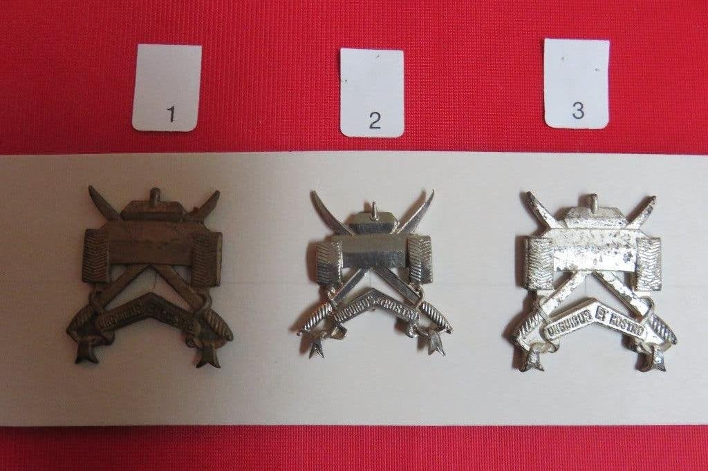 Insigne de béret : Blindés, Collections, Enlèvement ou Envoi, Armée de terre, Emblème ou Badge