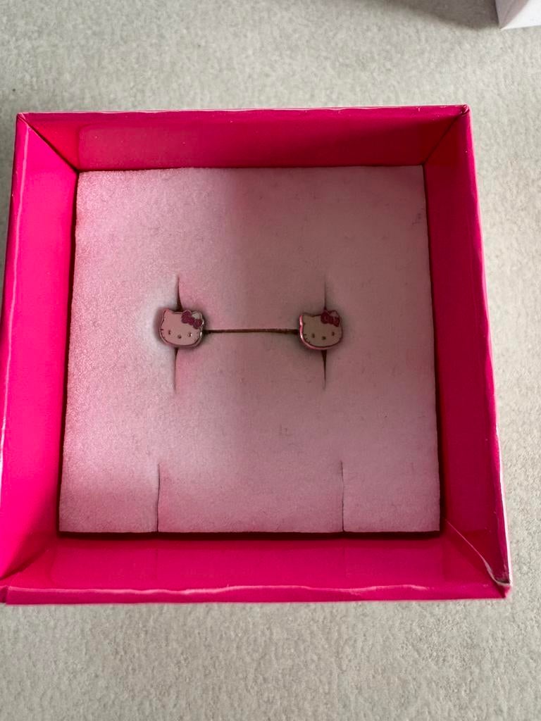 Boucles d’oreilles Hello Kitty (Orage Kids), Bijoux, Sacs & Beauté, Piercings, Enlèvement, Comme neuf, Piercing oreille ou tragus