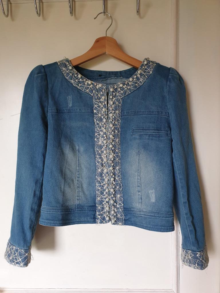 mooi kort stretch jeans vestje blauw + parels + strass M, Taille 38/40 (M), Enlèvement ou Envoi, Comme neuf, Bleu
