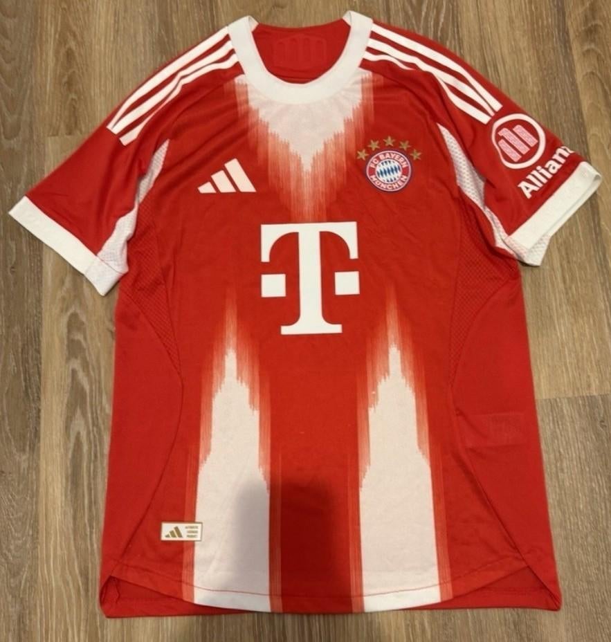 Bayern München Voetbal Thuisshirt Orgineel Nieuw 2026, Sport en Fitness, Voetbal, Ophalen of Verzenden, Zo goed als nieuw
