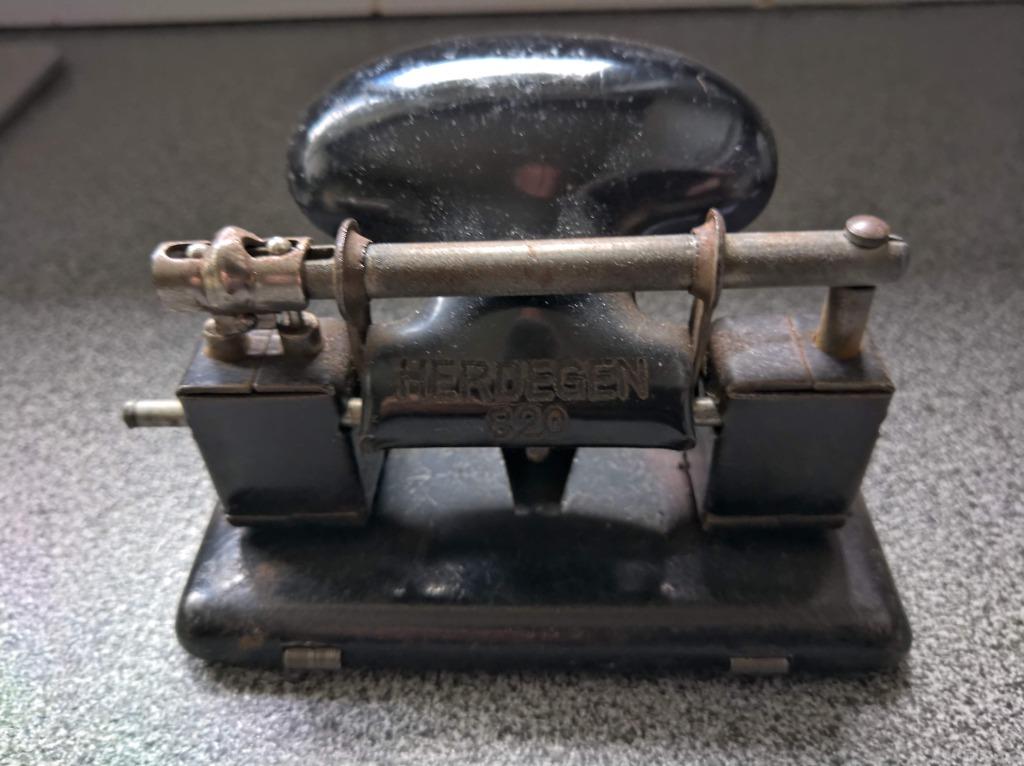 OUDE PERFORATOR HERDEGEN 820 TE KOOP, Antiek en Kunst, Ophalen of Verzenden