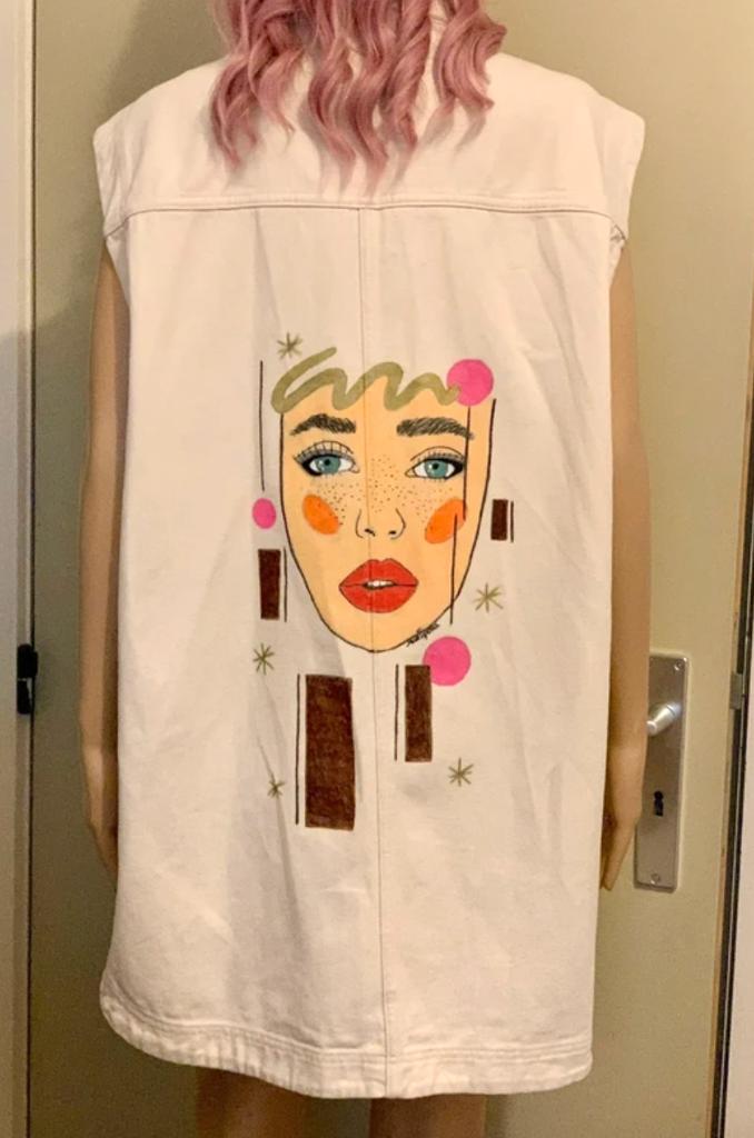Unique beige vest with hand-painted design (one size), Kleding | Dames, Maat 38/40 (M), H&M, Beige, Nieuw