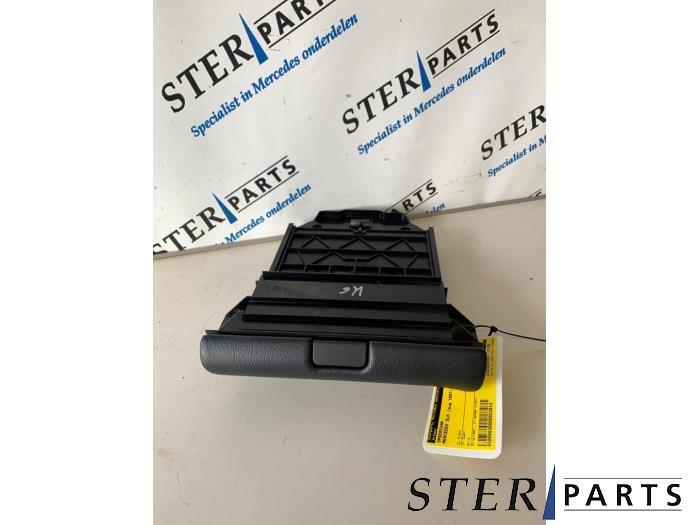 Compartiment de rangement d'un Mercedes SLK, 3 mois de garantie, Utilisé, -, -