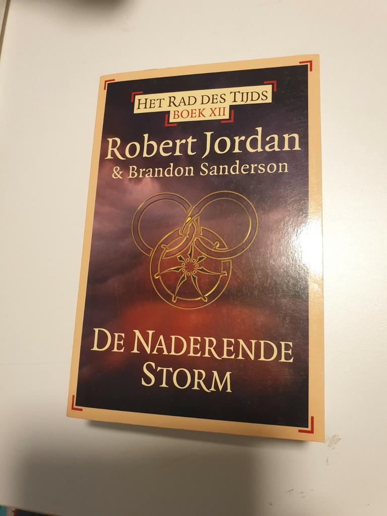 Robert Jordan & Brandon Sanderson - De naderende storm Bk 12, Boeken, Fantasy, Ophalen of Verzenden, Zo goed als nieuw, Brandon Sanderson; Robert Jordan