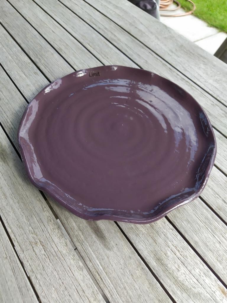Plat à tarte / assiette de présentation - mauve - D 27cm, Maison & Meubles, Enlèvement