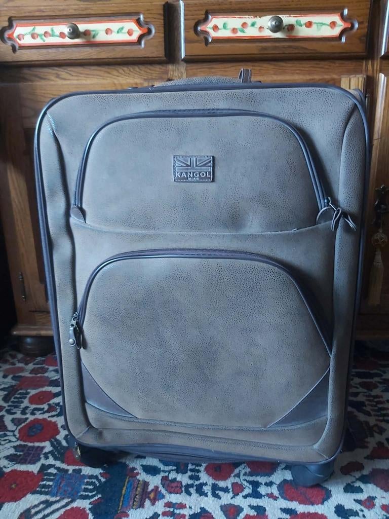 Trousse de voyage en cuir Kangol, Enlèvement