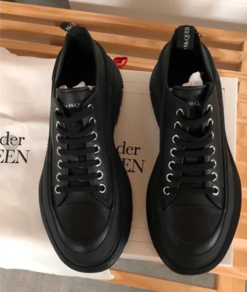 Alexander McQueen baskets noirs neuf 43, Neuf, Alexander McQueen, Enlèvement ou Envoi, Baskets