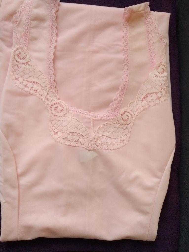 Jumpsuit/onderjurk roze maat 50/52 hoogte 76 cm, Kleding | Dames, Ondergoed en Lingerie, Ophalen of Verzenden, Roze, Overige typen