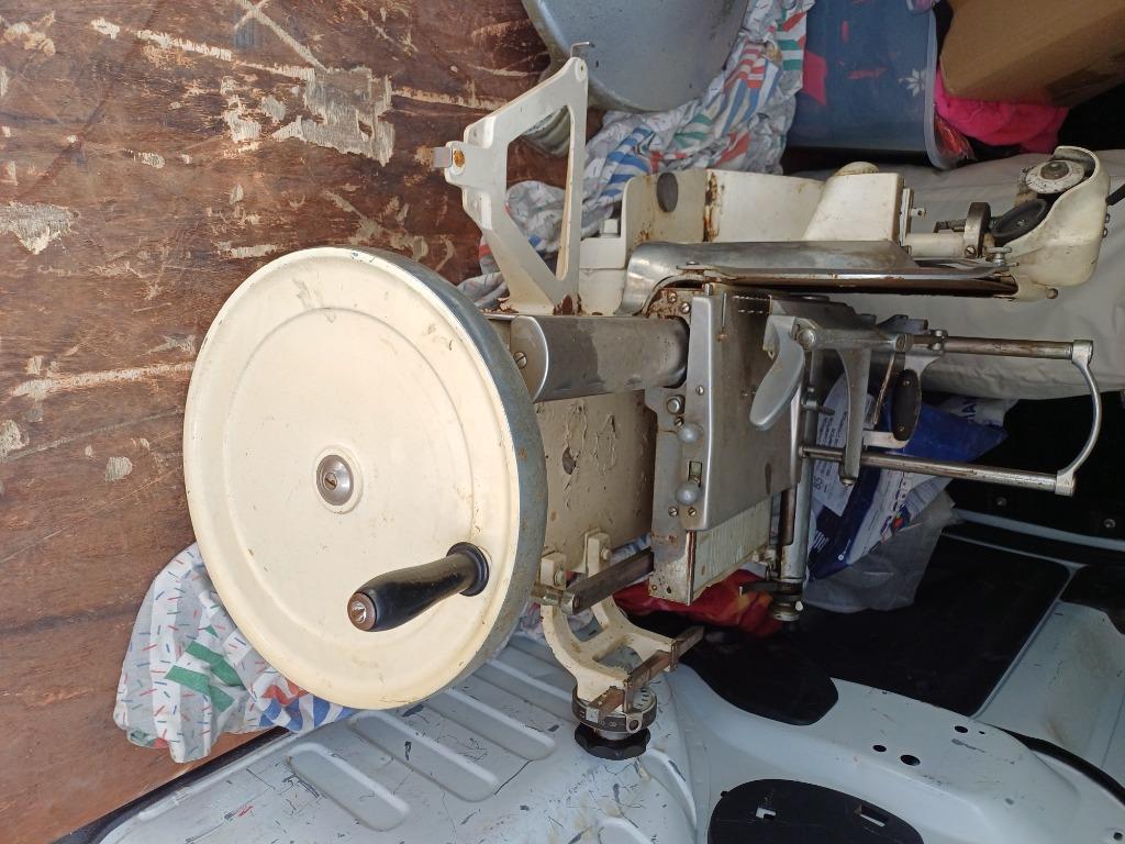 Gezocht oude snijmachine berkel, Enlèvement
