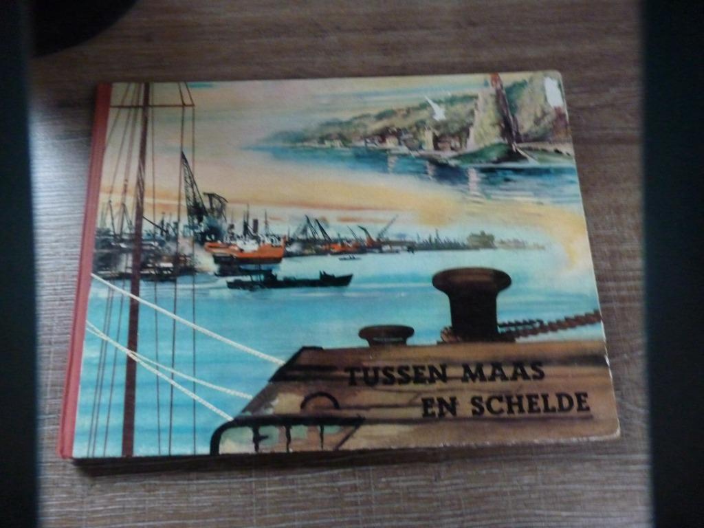 Boek Tussen Maas en Schelde, Ophalen of Verzenden, Gelezen, Gebrs Veen, Plaatjesalbum