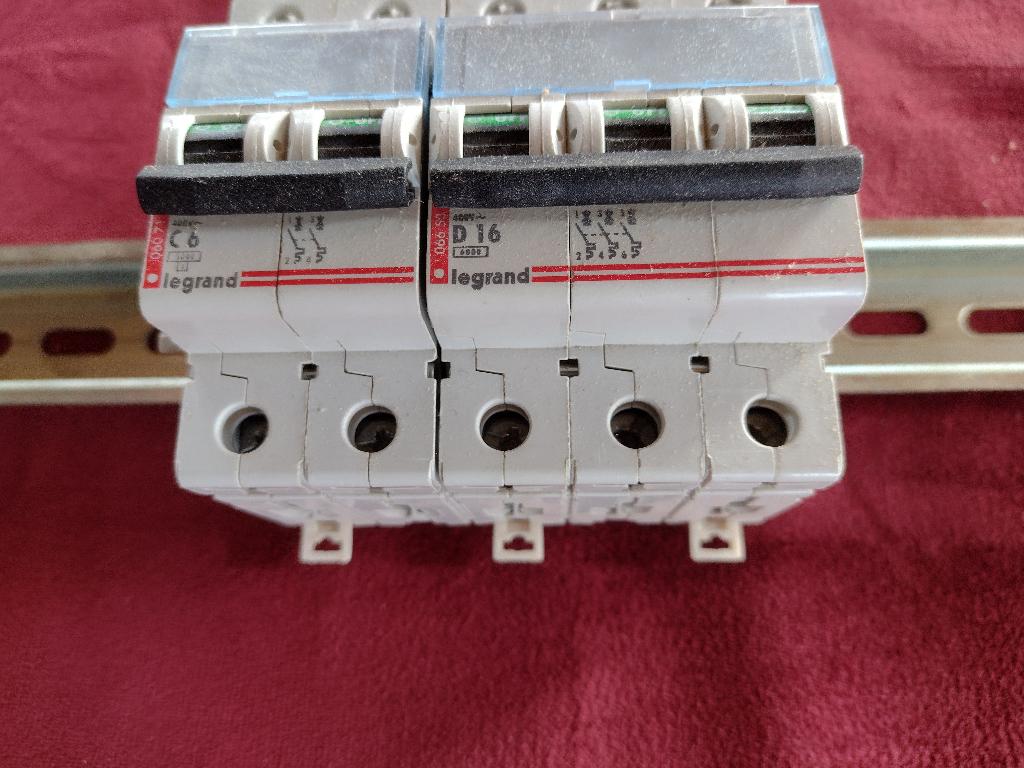 Elektrische zekeringen (2) op rail., Doe-het-zelf en Bouw, Ophalen, Nieuw, Overige typen