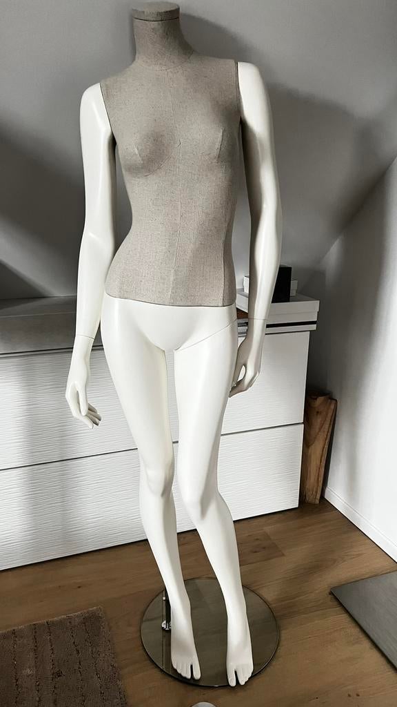Nieuwe mannequin, Ophalen
