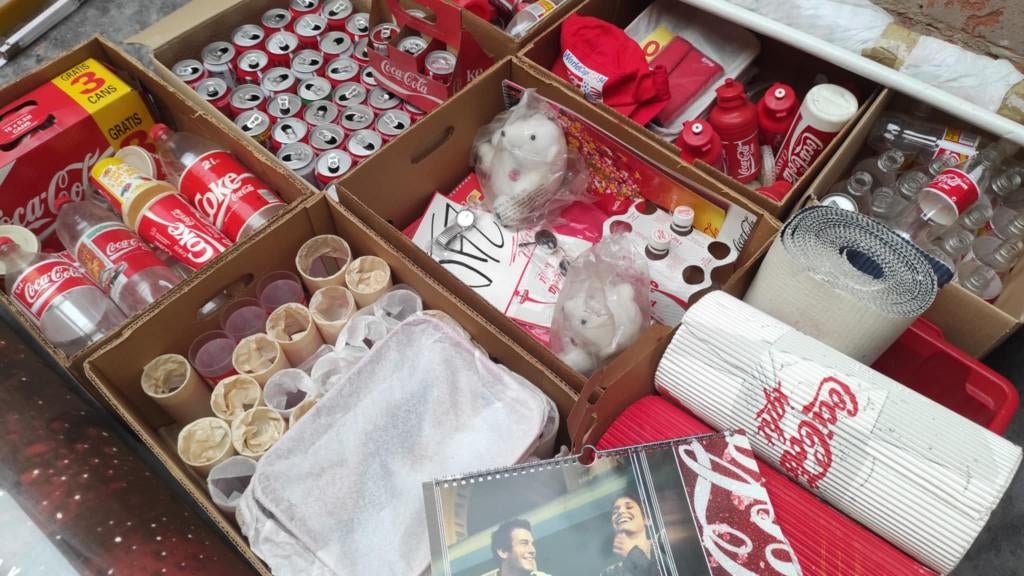 Coca-cola verzameling, Ophalen
