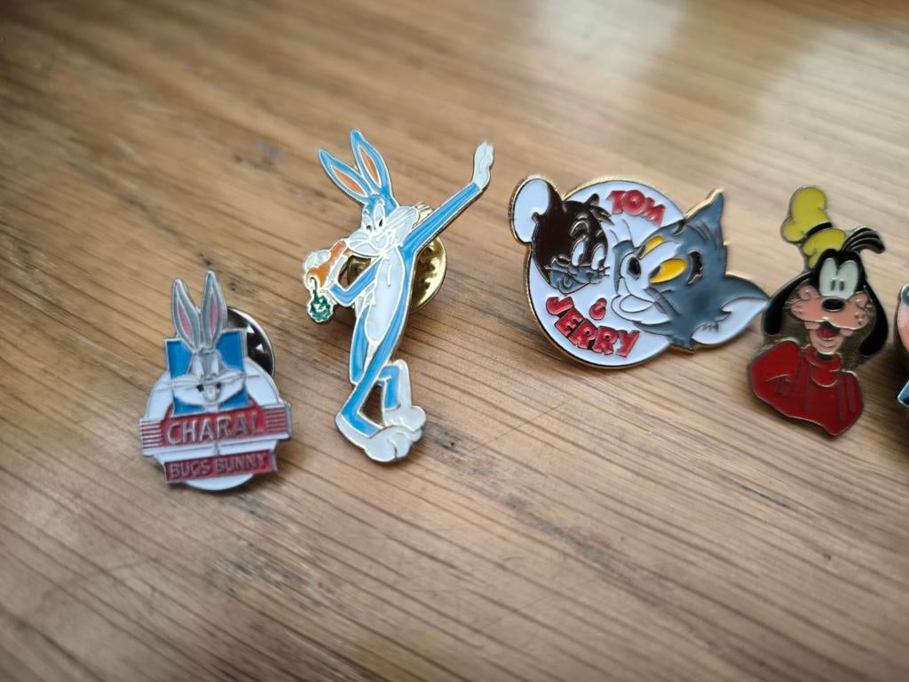 Verschillende pins cartoons goede staat, Ophalen of Verzenden, Zo goed als nieuw