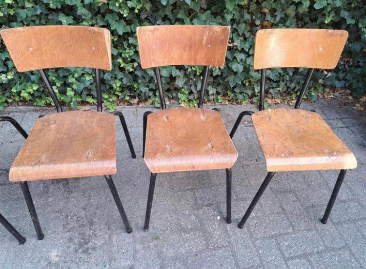 Vintage houten schoolstoelen met zwarte poten, Ophalen