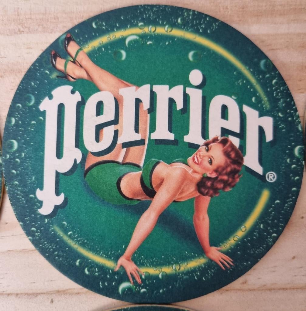 Perrier Pin up 11 cartons sous verres, Collections, Enlèvement ou Envoi, Comme neuf