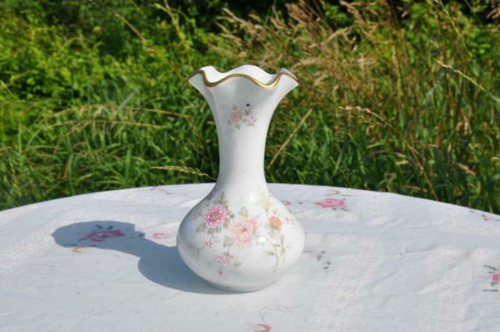 §§  vase limoges fleurs émaillées, Enlèvement ou Envoi