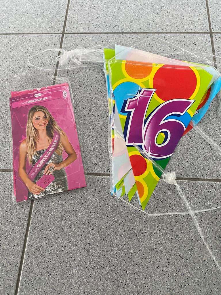 Sweet sixteen  sjerp + vlaggetjes, Ophalen of Verzenden, Nieuw, Feestartikel