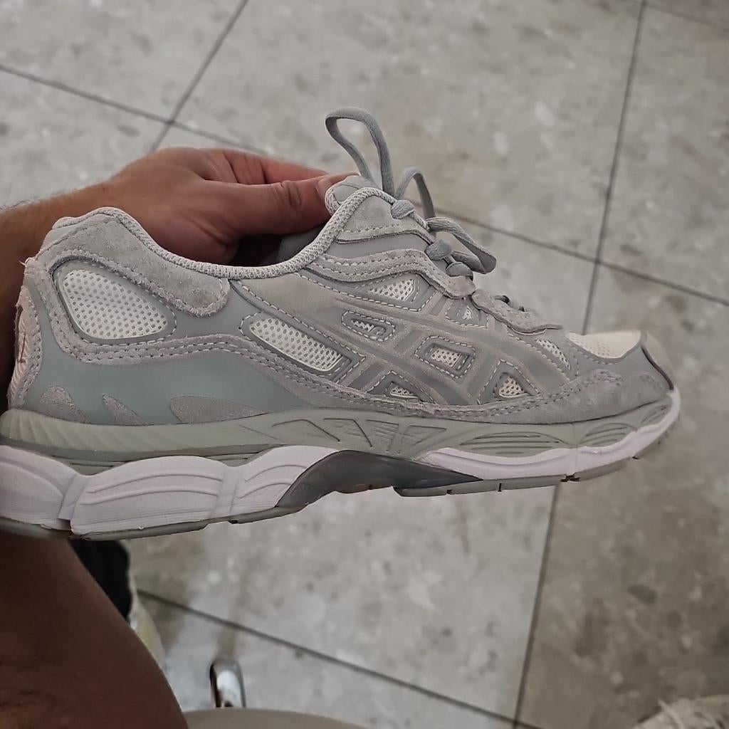 Produit original officiel Asics Gel NYC en parfait état 249€, Enlèvement ou Envoi
