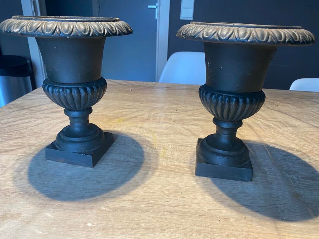 Set van 2 gietijzeren tuinurnen klassiek model  22 cm hoog, Enlèvement ou Envoi, Utilisé