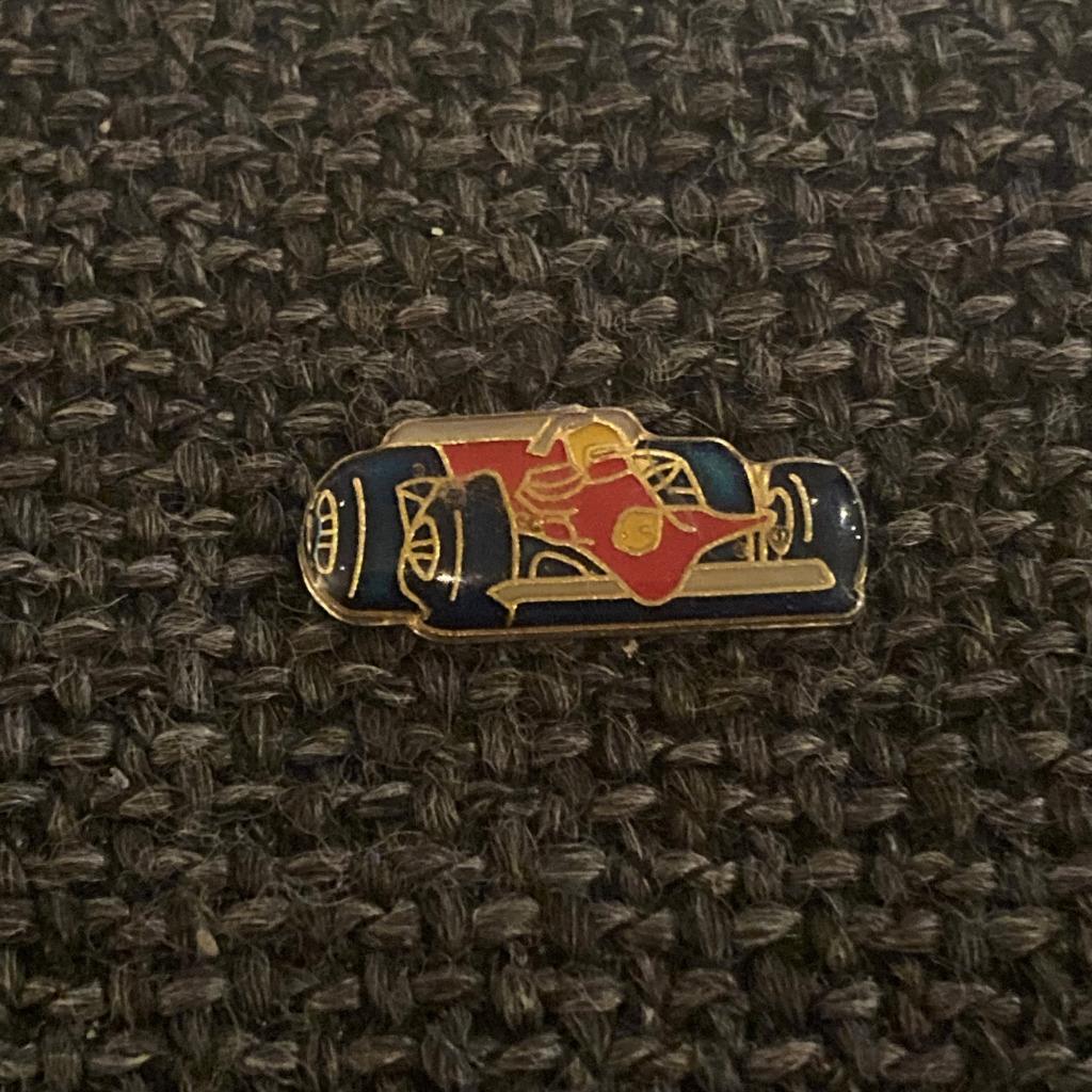 PIN - FORMULE 1 RACING CAR - F1, Verzenden, Gebruikt, Sport, Speldje of Pin