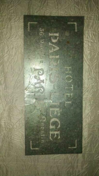 Vintage plaque en zinc Hotel Paris Liège 27 x 12 cm, Enlèvement ou Envoi, Utilisé
