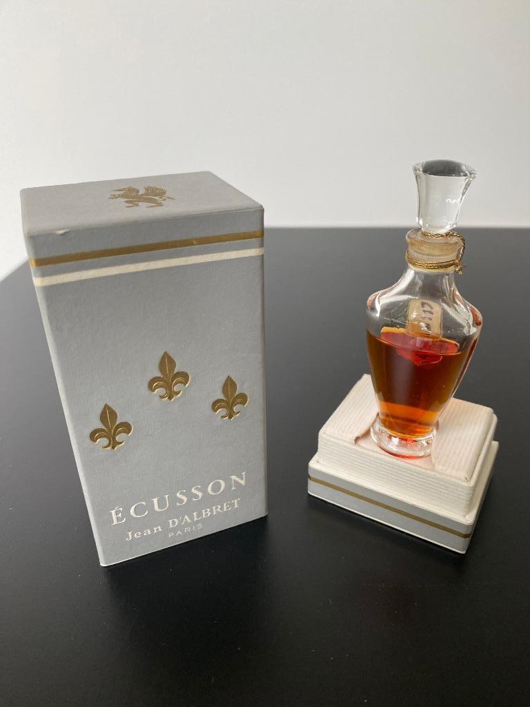 Vintage Parfum Ecusson Jean D'Albret Paris 1/4 fl oz. 60's, Ophalen of Verzenden, Zo goed als nieuw, Miniatuur, Gevuld