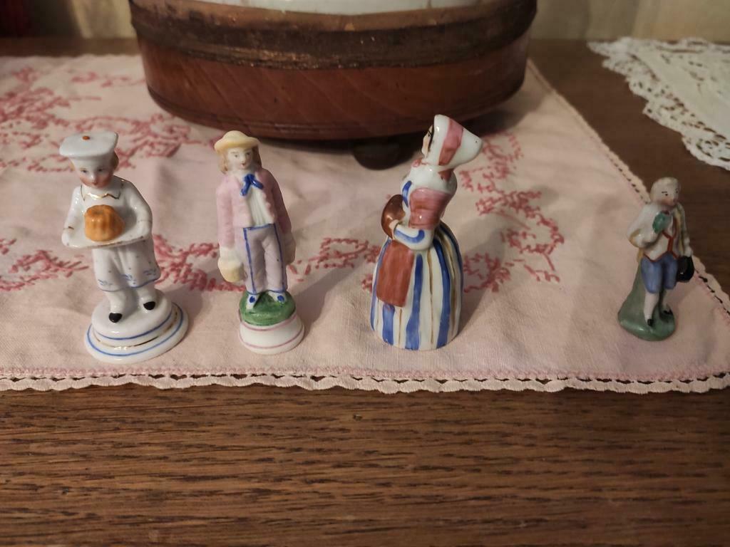 Lot de 15 petites statuettes en porcelaine Andenne, Antiquités & Art, Enlèvement ou Envoi