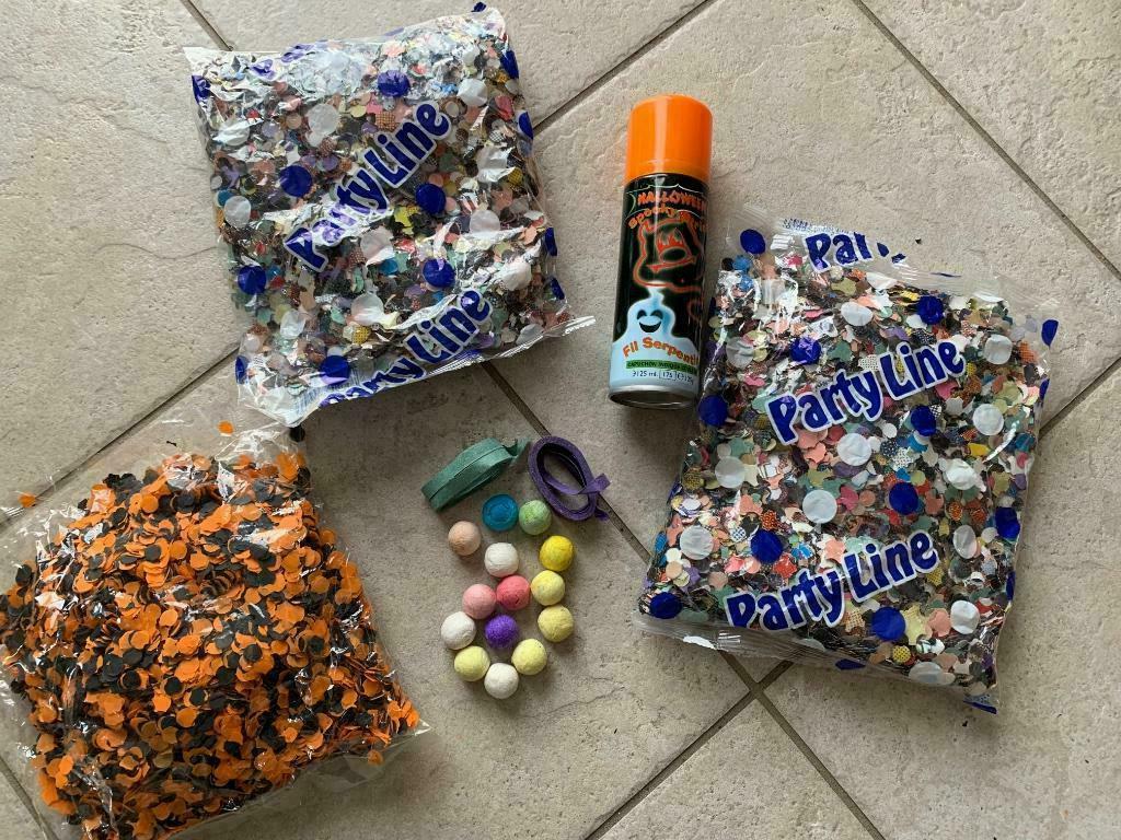 lot festif : confettis, bombe fil serpentin, cotillons, ..., Ophalen of Verzenden, Zo goed als nieuw