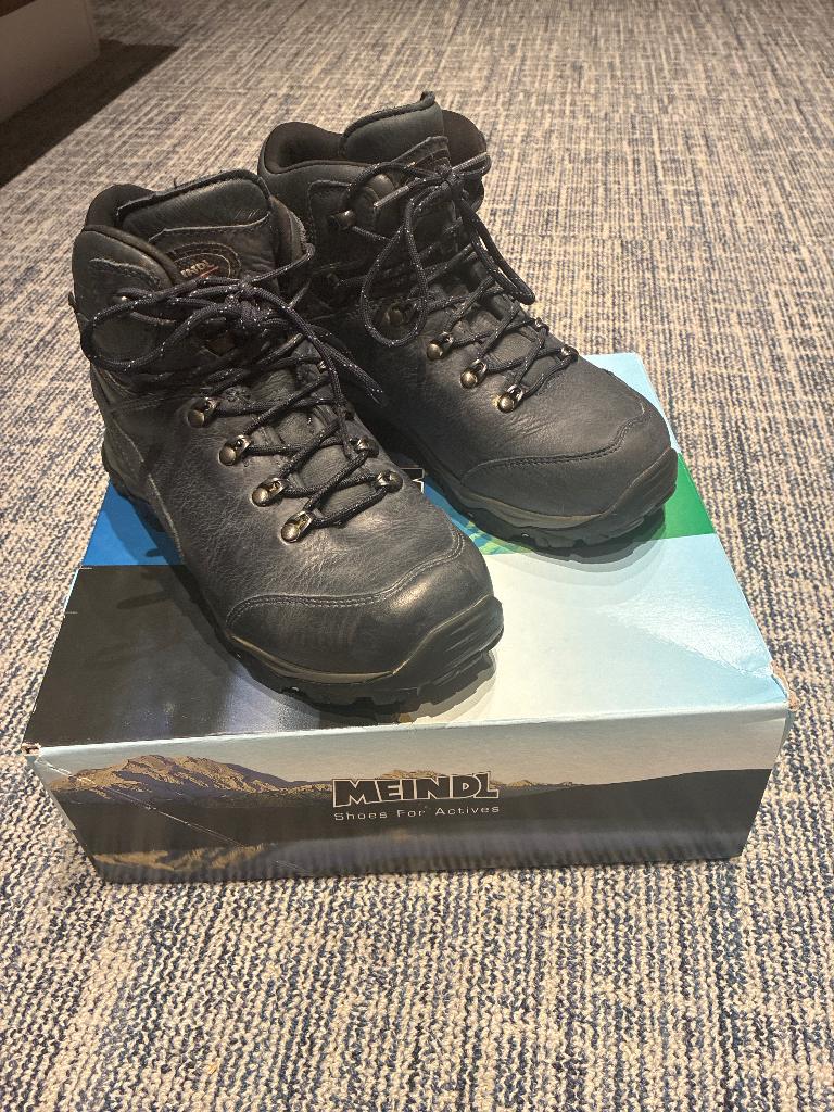 Wandelschoenen, Ophalen of Verzenden, Zo goed als nieuw, Schoenen