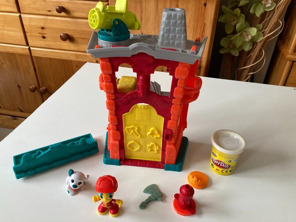 Play-Doh "maison de pompiers" + 1 pot neuf, Ophalen, Gebruikt